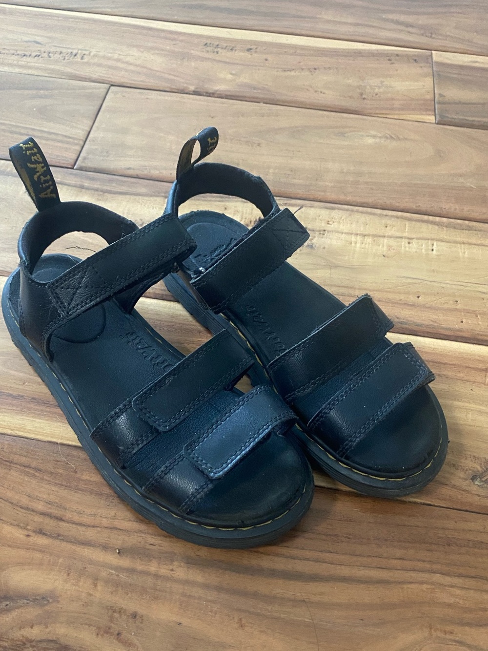 Youth Dr Martens Klaire sandals